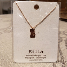 Load image into Gallery viewer, Cat Sitting Necklace