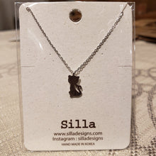 Load image into Gallery viewer, Cat Sitting Necklace