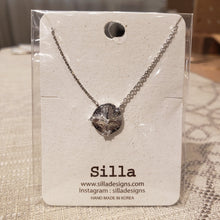 Load image into Gallery viewer, Cubic Zirconia Circle Necklace