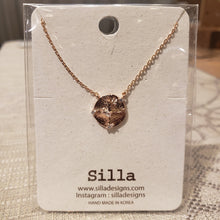 Load image into Gallery viewer, Cubic Zirconia Circle Necklace