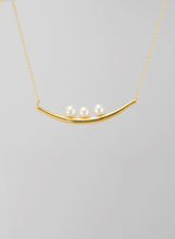 Load image into Gallery viewer, Curved Bar Pearl Necklace