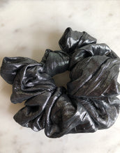 Load image into Gallery viewer, Detailed Bow Hair Scrunchie