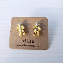 Load image into Gallery viewer, Astronaut Earrings